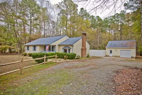 8105 Pinetta Rd, Gloucester, VA 23061 photo 2