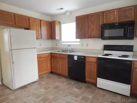 8313 Kitchener Dr, Gloucester, VA 23061 photo 4