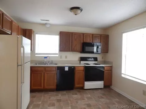 8313 Kitchener Dr, Gloucester, VA 23061 photo 5