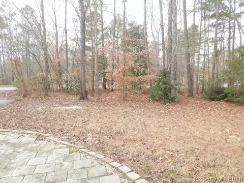 8313 Kitchener Dr, Gloucester, VA 23061 photo 2