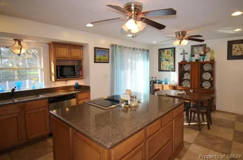 8184 Mobjack Ln, Hayes, VA 23072 photo 9