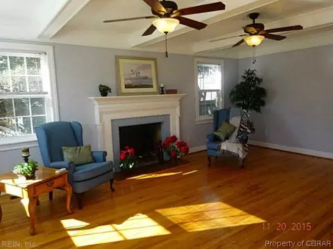 141 Cambridge Pl, Hampton, VA 23669 photo 2