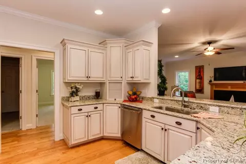 7668 Riverwatch Dr, Gloucester, VA 23061 photo 15
