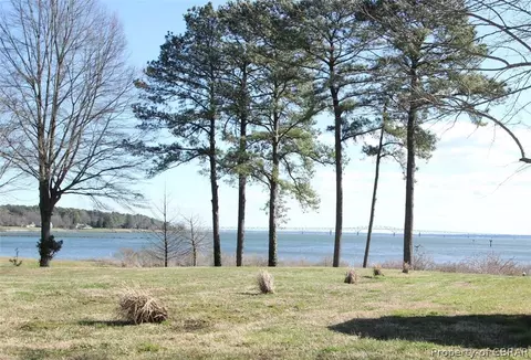 3974 Weems Rd, Weems, VA 22576 photo 2