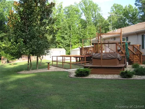 5942 Seldon Pond Rd, Gloucester, VA 23061 photo 2
