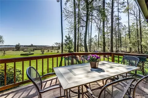 9842 Anchorage Ln, Gloucester, VA 23061 photo 9