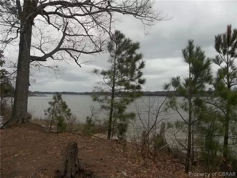 8711 Dundee Ln, Gloucester, VA 23061 photo 13