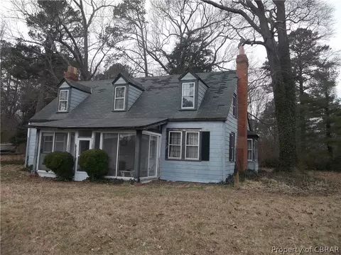 8711 Dundee Ln, Gloucester, VA 23061 photo 1