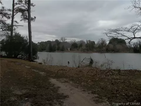 8711 Dundee Ln, Gloucester, VA 23061 photo 4