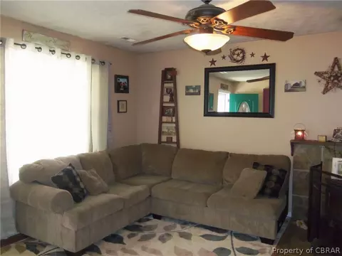 8821 Marlfield Rd, Gloucester, VA 23061 photo 5
