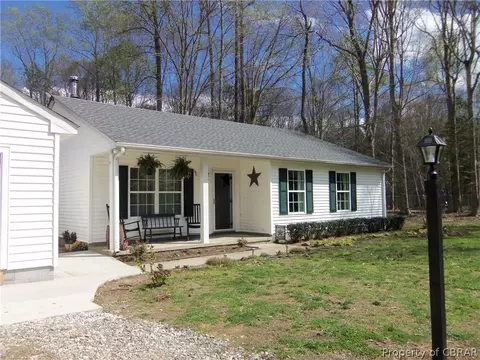 8821 Marlfield Rd, Gloucester, VA 23061 photo 2