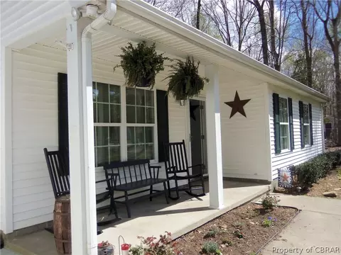 8821 Marlfield Rd, Gloucester, VA 23061 photo 3