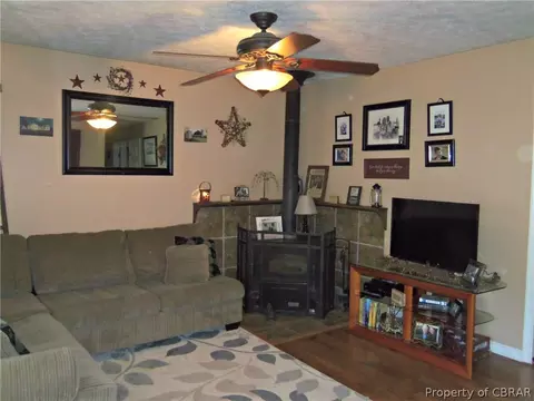 8821 Marlfield Rd, Gloucester, VA 23061 photo 4