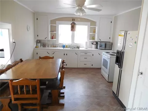 6844 Fields Landing Rd, Hayes, VA 23072 photo 4