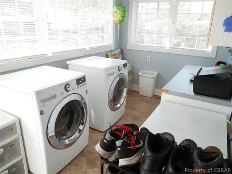 6844 Fields Landing Rd, Hayes, VA 23072 photo 7