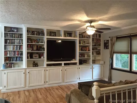 7418 Battery Dr, Gloucester Point, VA 23062 photo 2
