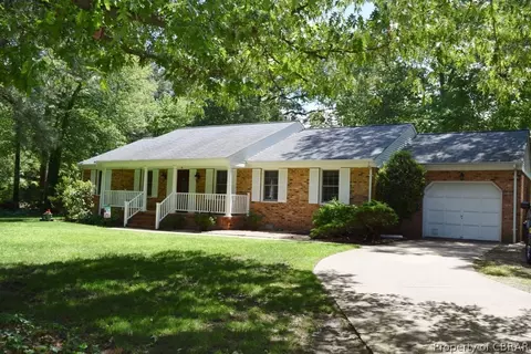1753 Holly View Dr, Gloucester Point, VA 23062 photo 1
