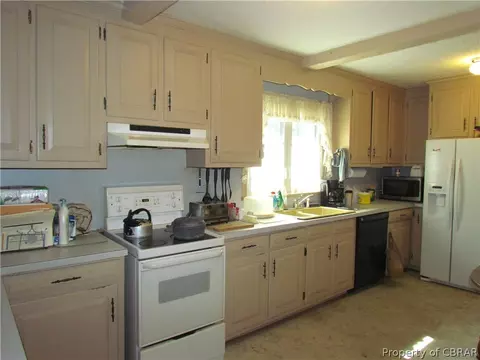 1696 Pine Tree Dr, Gloucester Point, VA 23062 photo 9