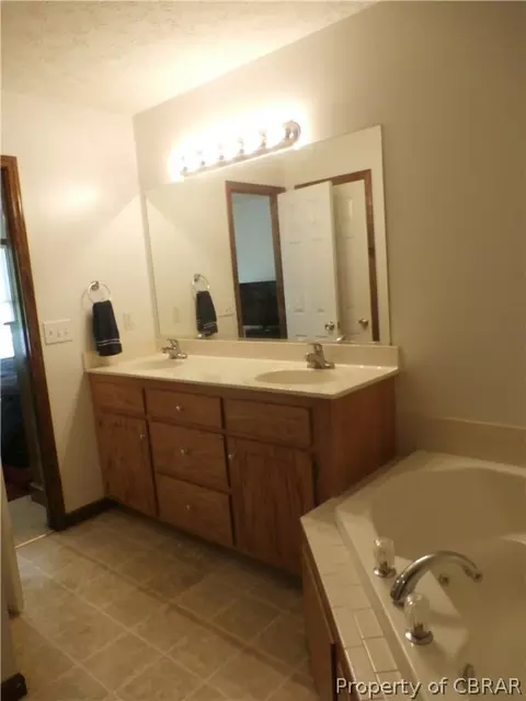 9874 Buckskin Trl, Gloucester, VA 23061 photo 11
