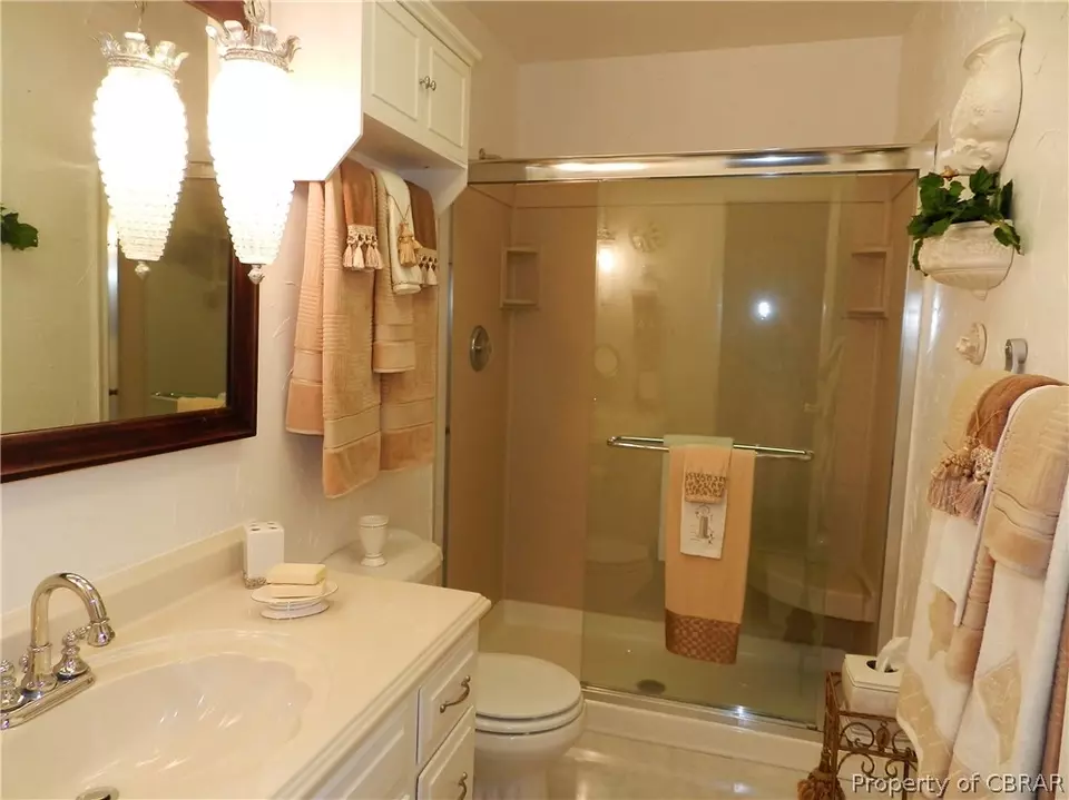  6573 Powhatan Dr, Hayes, VA 23072 photo 10