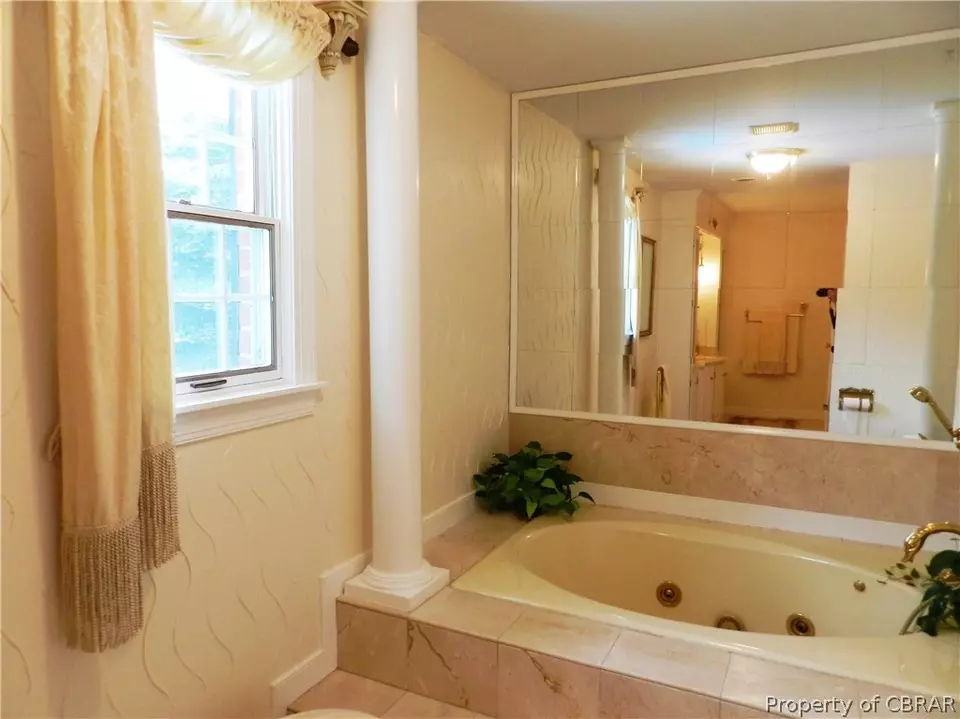  6573 Powhatan Dr, Hayes, VA 23072 photo 13
