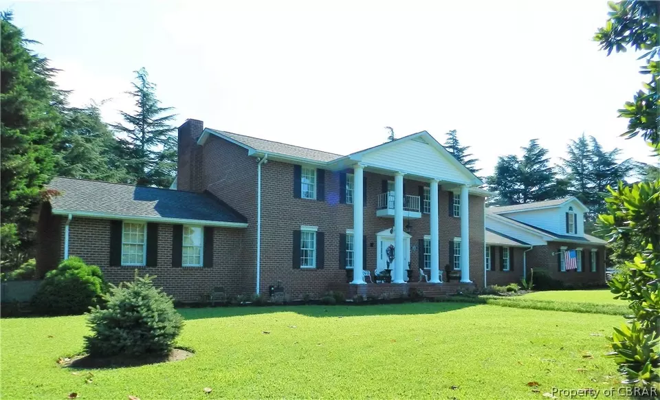  6573 Powhatan Dr, Hayes, VA 23072 photo 1