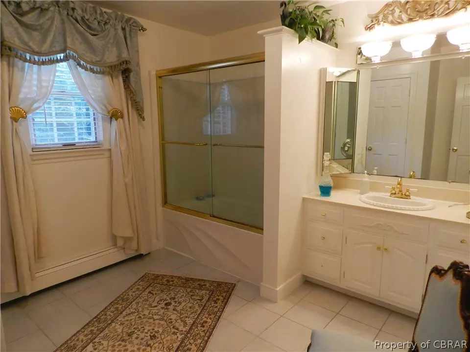  6573 Powhatan Dr, Hayes, VA 23072 photo 20