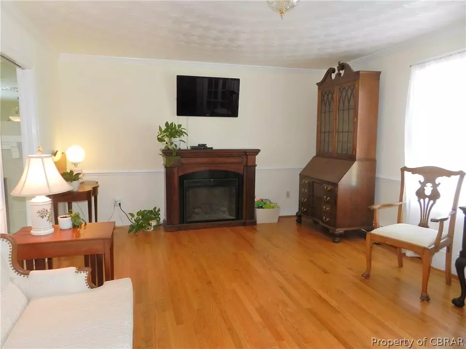  6573 Powhatan Dr, Hayes, VA 23072 photo 8
