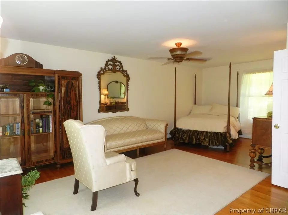  6573 Powhatan Dr, Hayes, VA 23072 photo 9