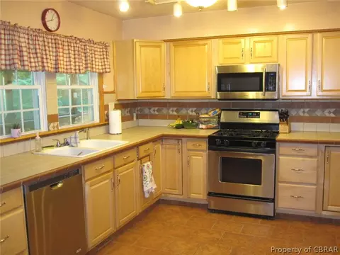 7261 Wilson Cir, Gloucester, VA 23061 photo 6