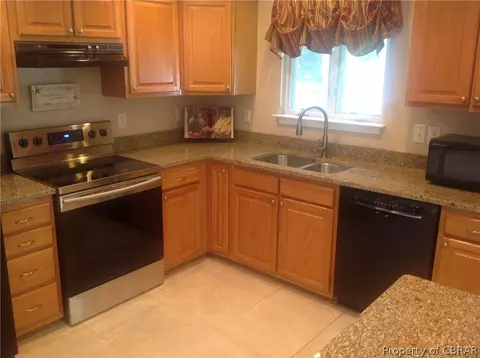 5853 Mill Race Pl, Gloucester, VA 23061 photo 9