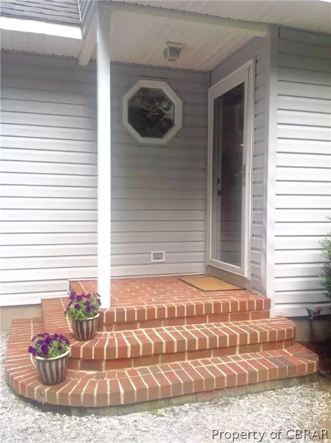 5853 Mill Race Pl, Gloucester, VA 23061 photo 3