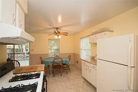 8858 Marlfield Rd, Gloucester, VA 23061 photo 7
