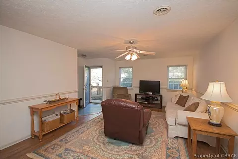 8858 Marlfield Rd, Gloucester, VA 23061 photo 4