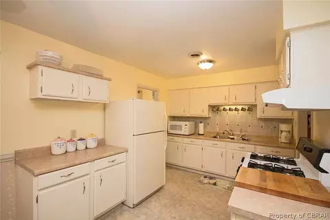 8858 Marlfield Rd, Gloucester, VA 23061 photo 5
