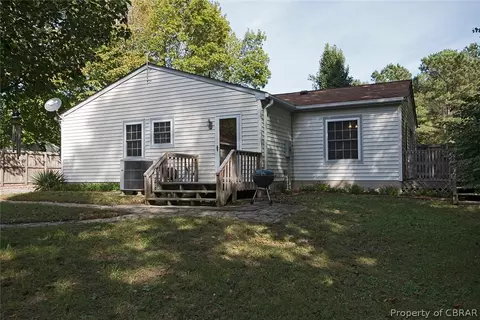 8858 Marlfield Rd, Gloucester, VA 23061 photo 2