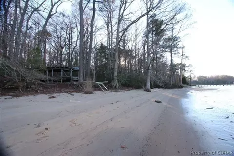 11762 Deep Point Ln, Gloucester, VA 23061 photo 4