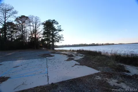 11762 Deep Point Ln, Gloucester, VA 23061 photo 16
