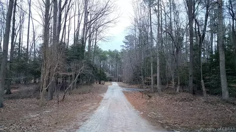 6070 Beaver Spring Rd, Gloucester, VA 23061 photo 2