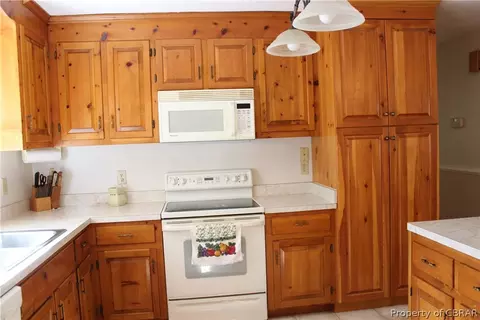 7981 Tranquil Dr, Gloucester, VA 23061 photo 6