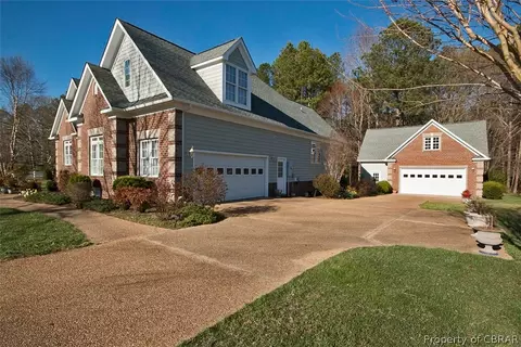 9496 Chapman Forest Ln, Gloucester, VA 23061 photo 2