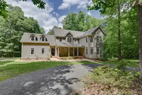 7391 Honeywind Rd, Gloucester, VA 23061 photo 1