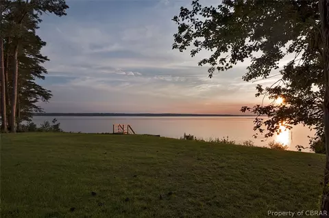 6819 Riverview Park Cir, Gloucester, VA 23061 photo 3