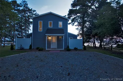 6819 Riverview Park Cir, Gloucester, VA 23061 photo 1