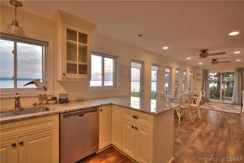 6819 Riverview Park Cir, Gloucester, VA 23061 photo 8
