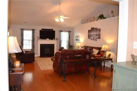 8088 Guinea Rd, Hayes, VA 23072 photo 4