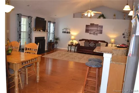 8088 Guinea Rd, Hayes, VA 23072 photo 5