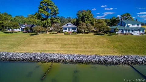 221 Bluffield Ln, Lancaster, VA 22503 photo 2