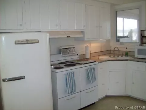 12037 Roane Ave, Gloucester, VA 23061 photo 11