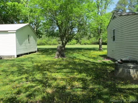 70 Carters Cove Dr, Weems, VA 22576 photo 3
